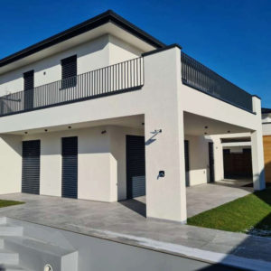 02_Einfamilienhaus mit POOL in begehrter Lage_16